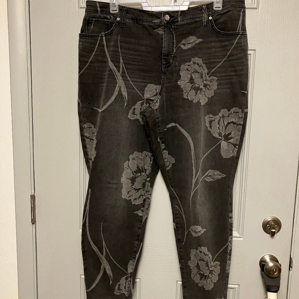 WOMEN'S SIZE 20W STYLE & CO BLACK/GRAY FLORAL DENIM JEANS